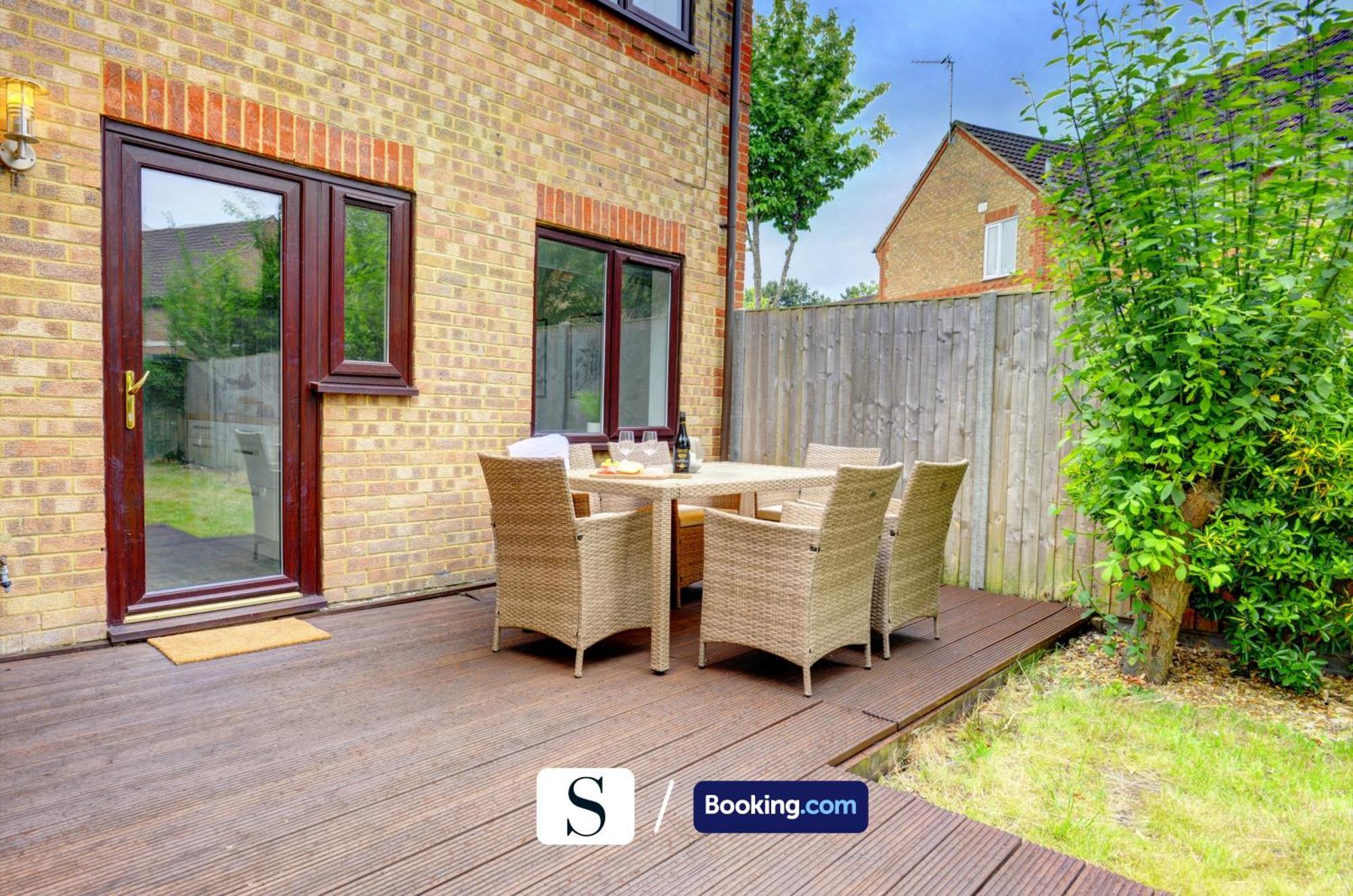 The Bernstein Executive House By Silva Short Lets & Serviced Accommodation Milton Keynes With Garden & Parking Wavendon Екстериор снимка